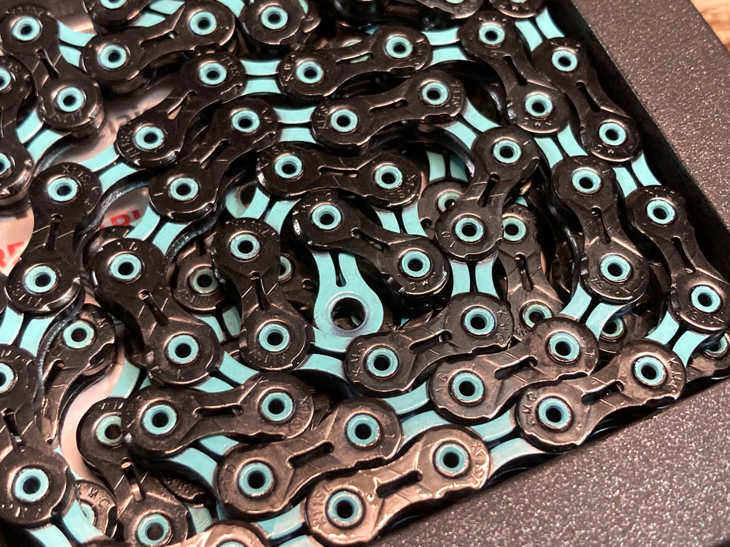 IR667 KMC DLC11 チェーン 11S 118L  黒 チェレステ ミッシングリンク