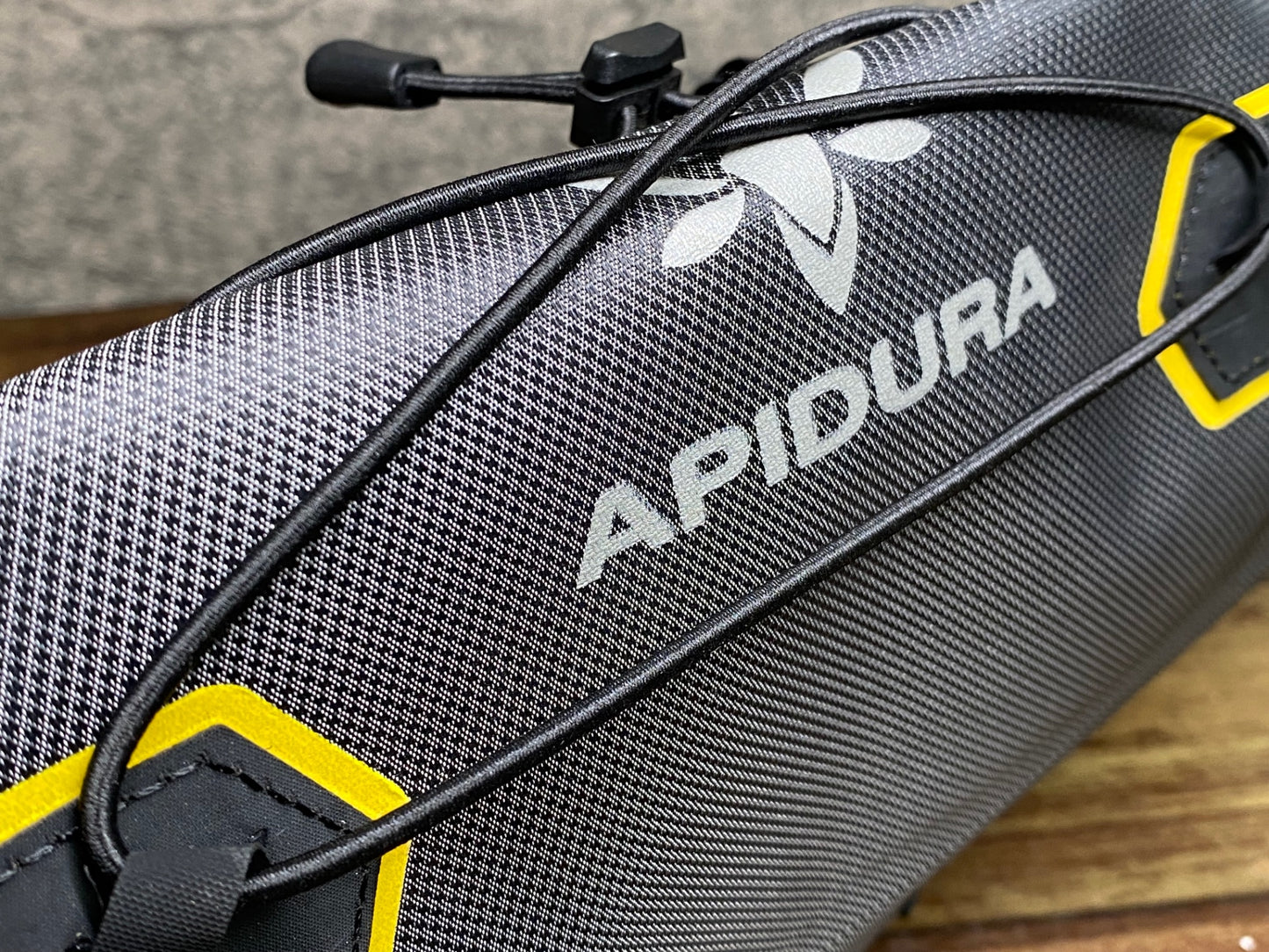 IX828 アピデュラ APIDURA エクスペディション・ハンドルバーパック 9L