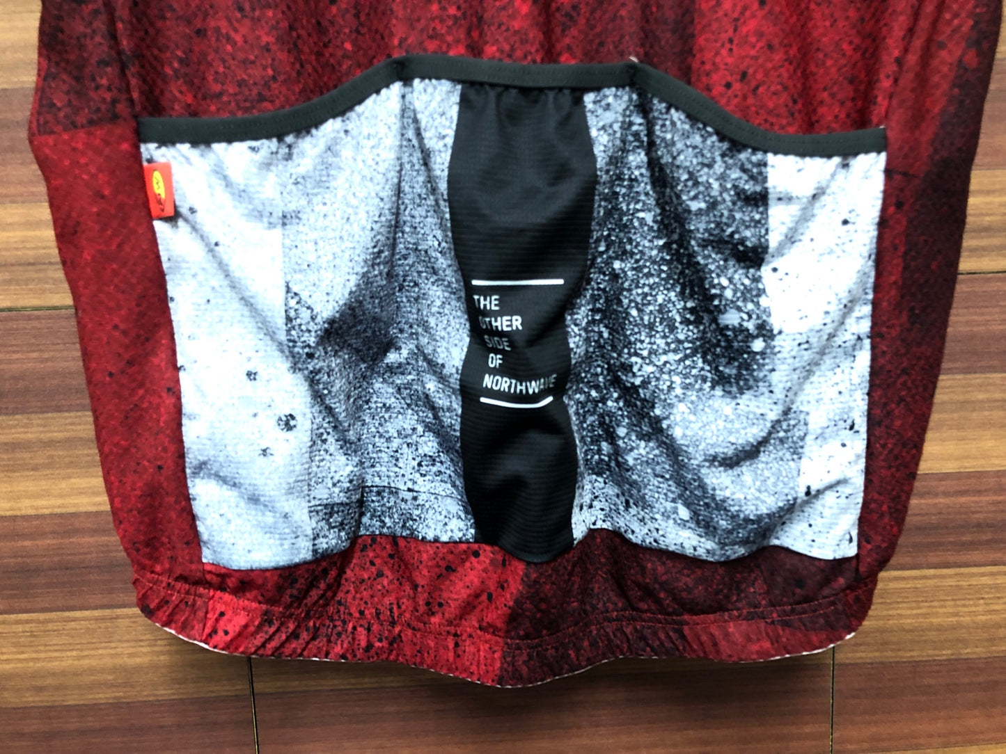 IN249 ノースウェーブ NORTHWAVE 半袖 サイクルジャージ 赤 L