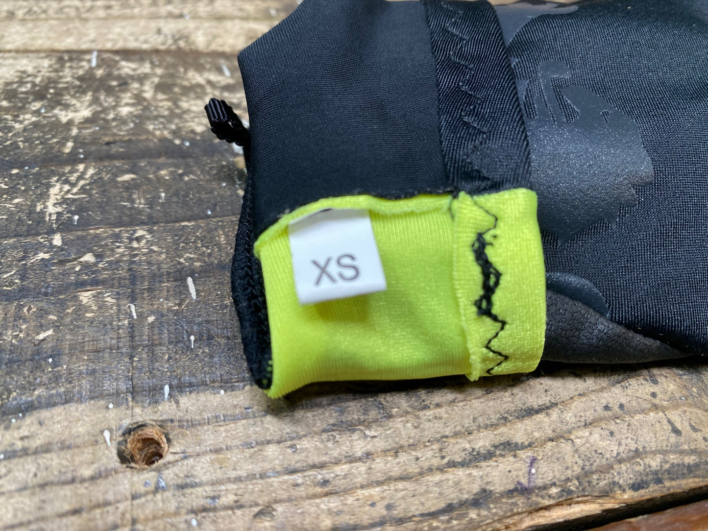 JB084 リオンドカペルミュール Lion de KAPELMUUR 長指 グローブ 黒 黄 XS