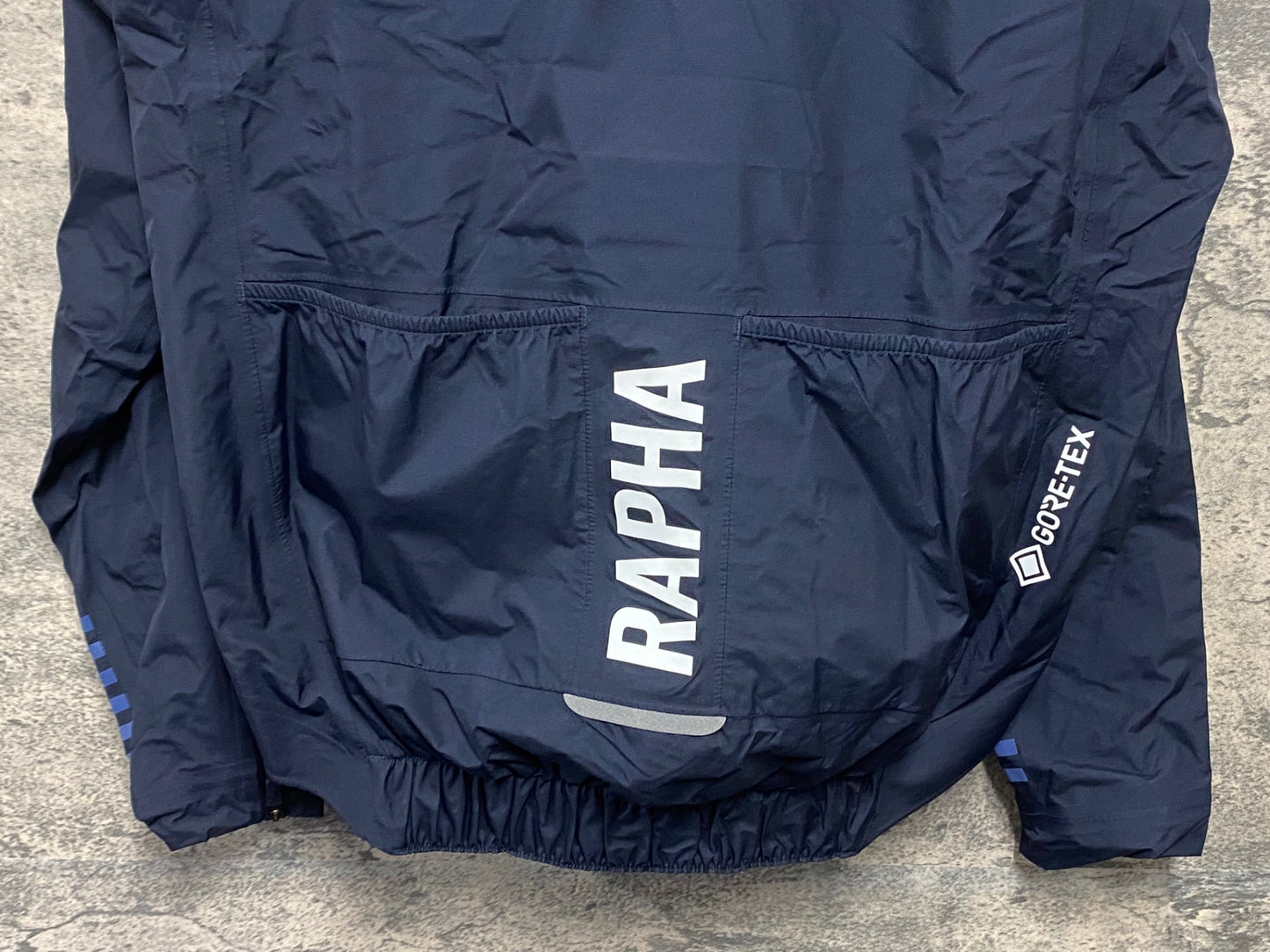 IY113 ラファ Rapha 防風 防水 サイクルジャケット M ダークブルー タグカット