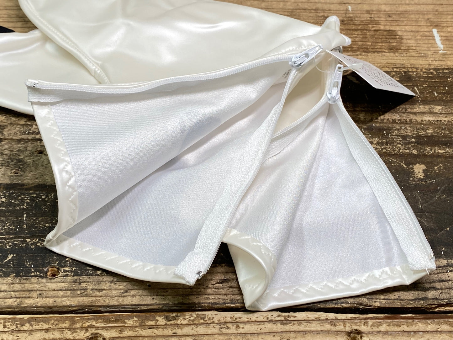 JA032 未使用 パールイズミ PEARL iZUMi コーティングシューズカバー 防水 M/L 白