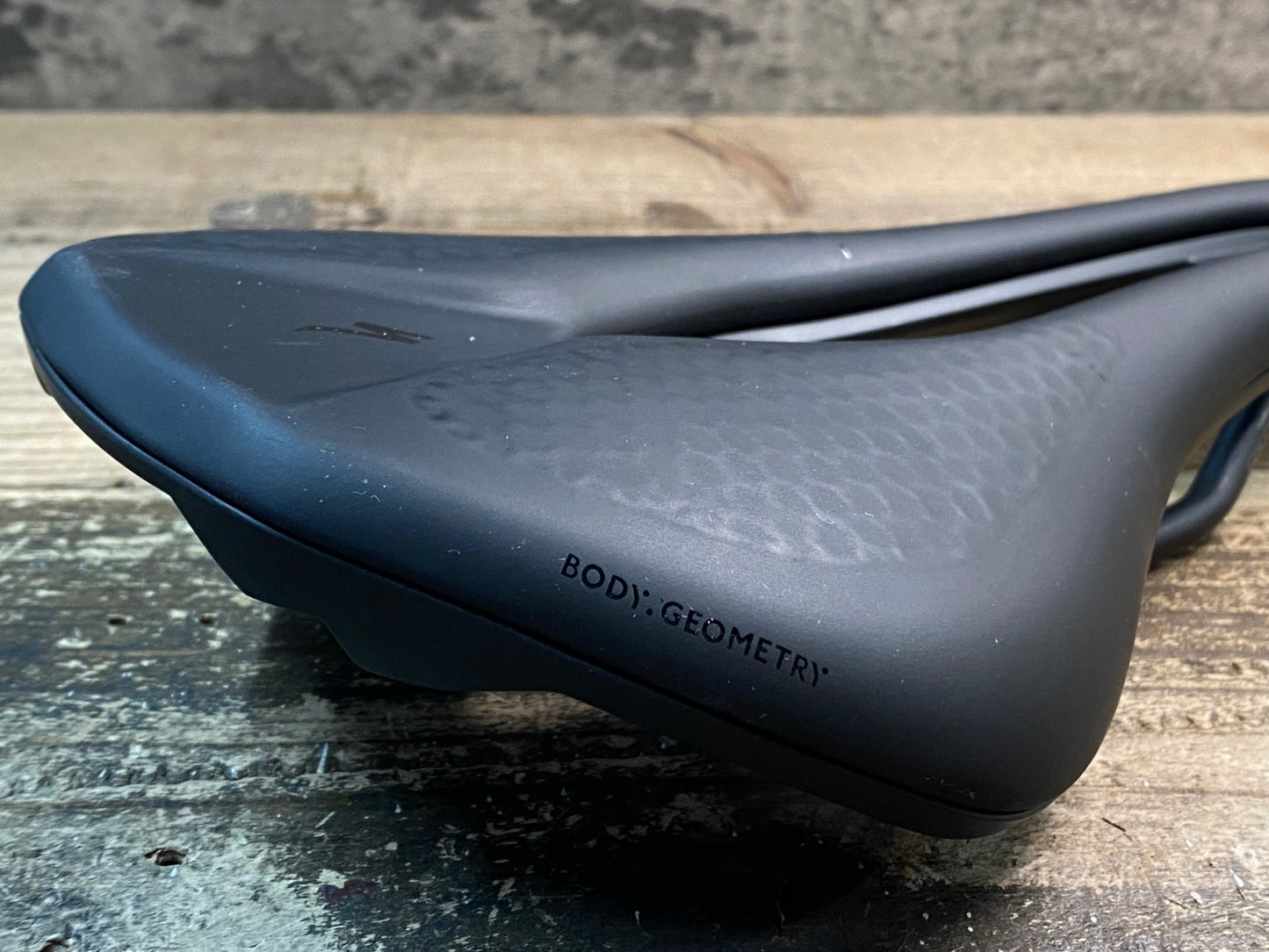 IY565 スペシャライズド SPECIALIZED POWER EXPERT MIRROR サドル 黒 143mm