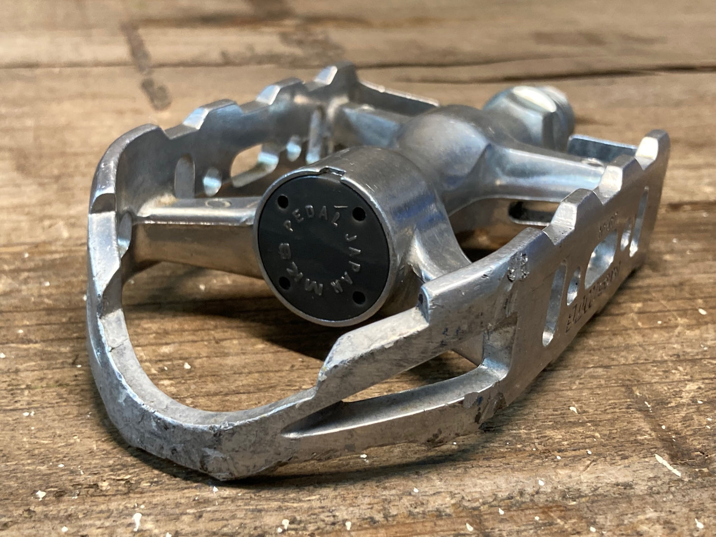 IP158 三ヶ島 MKS MTE フラットペダル シルバー ※左ペダルキャップ欠品