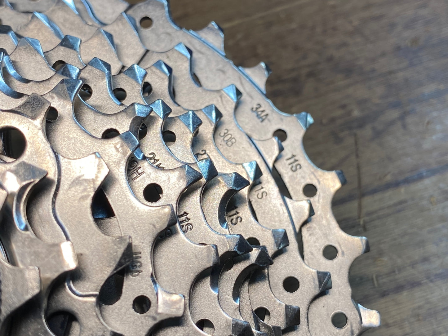 IV612 シマノ SHIMANO 105 CS-HG700-11 スプロケット 11-34T 11S