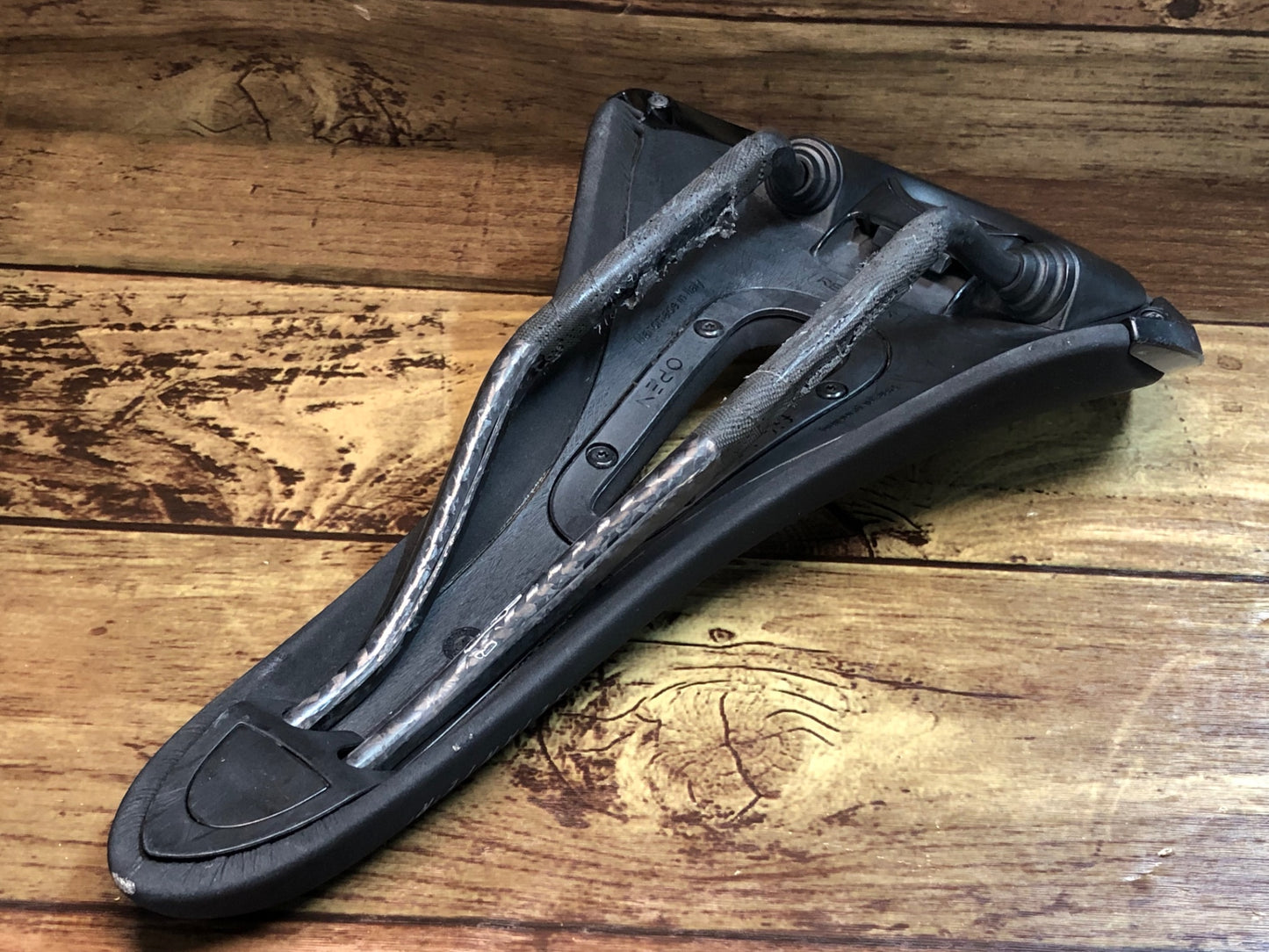 IM595 フィジーク FIZIK アリアンテ ALIANTE R1 サドル カーボンレール REGULAR 黒