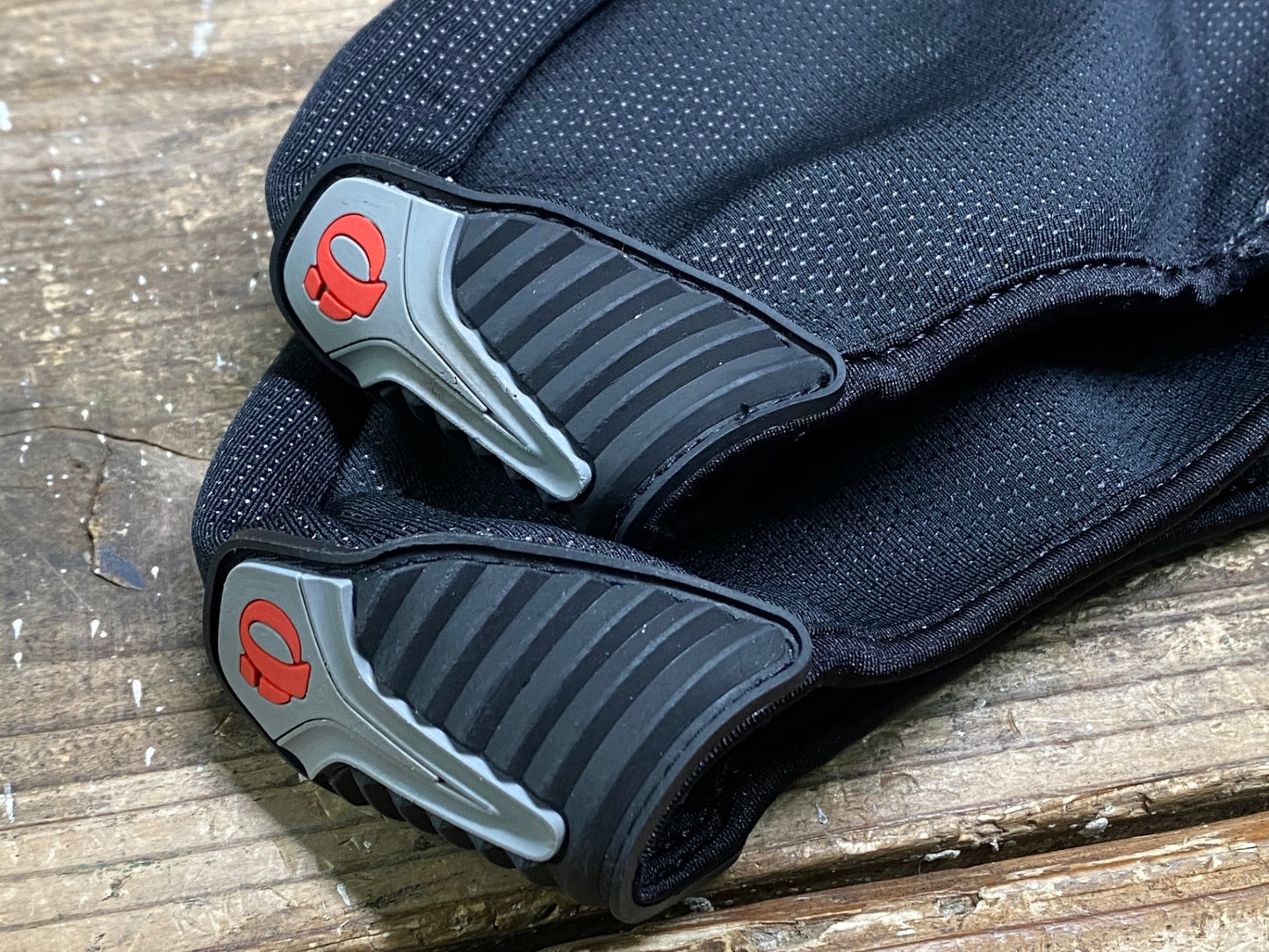 IU299 パールイズミ PEARLiZUMi WINDBREAK シューズカバー 黒 L