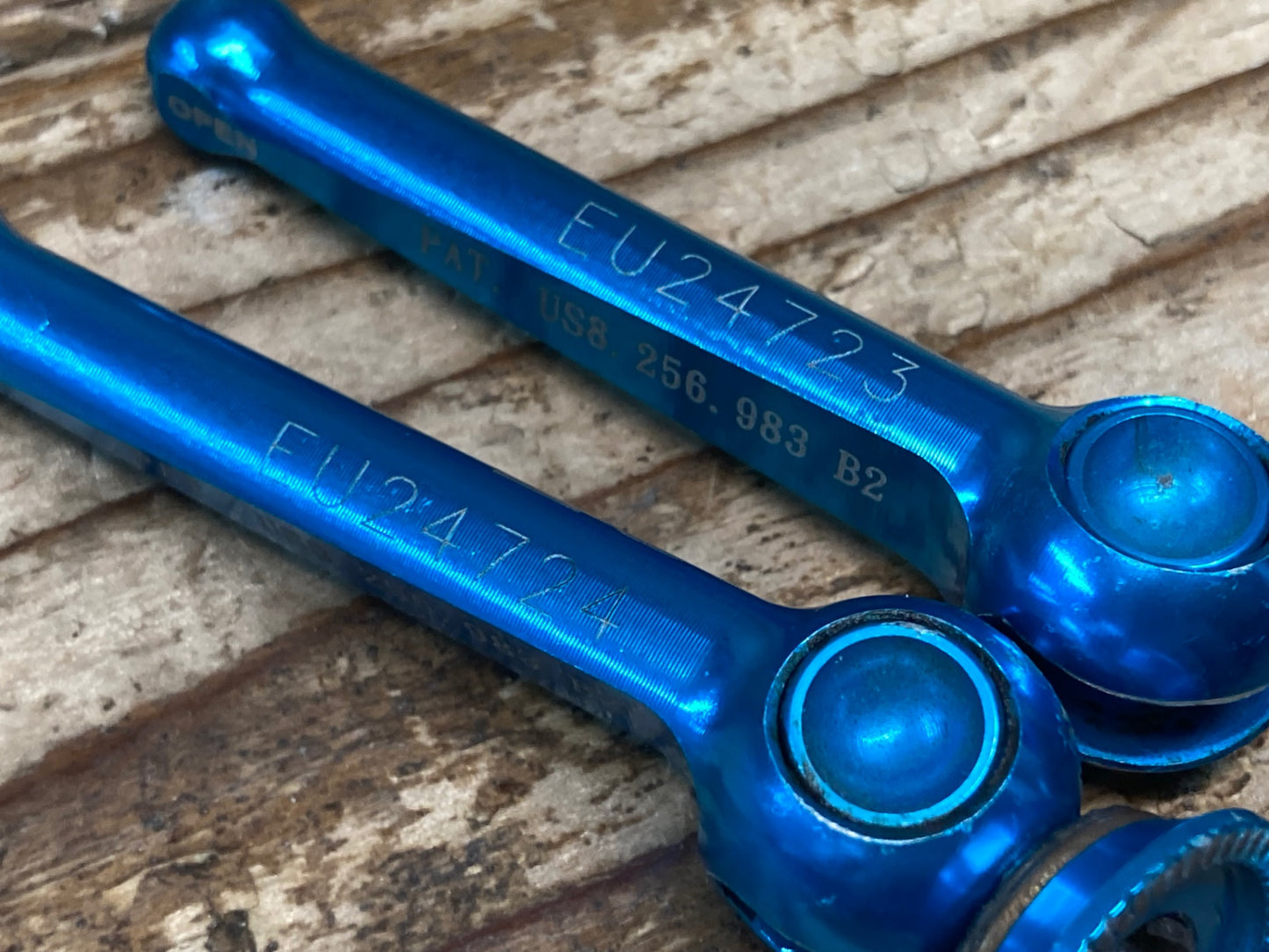 IX979 KCNC Z6 ステンレス クイックレリーズ 前後セット 100/130mm 青