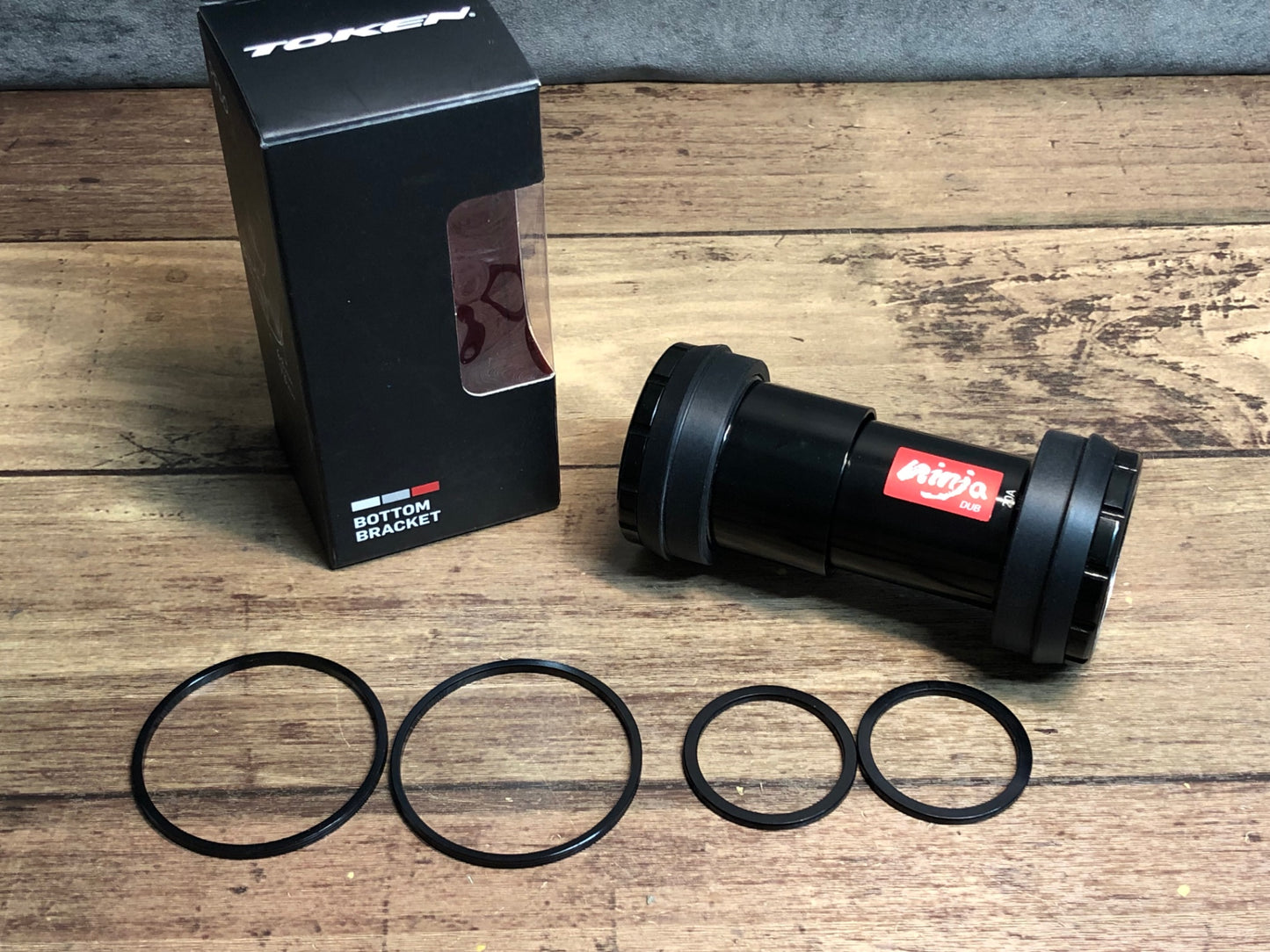 IR592 TOKEN BB4629 ボトムブラケット BB30