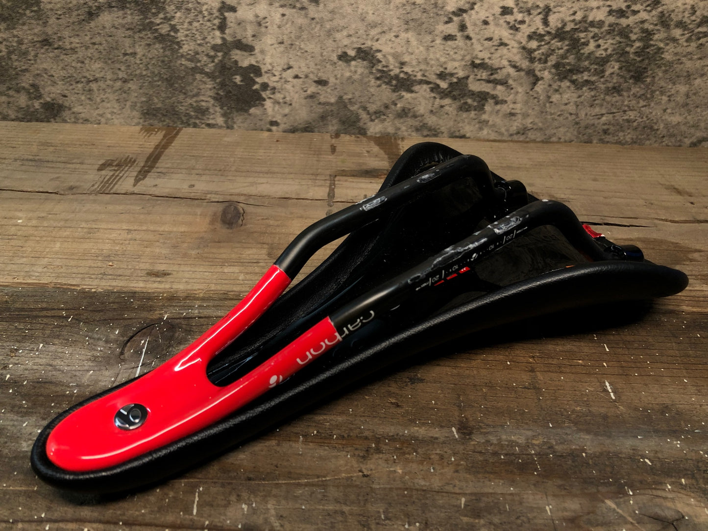 IN118 ボントレガー BONTRAGER セラーノ プロ SERANO RXL サドル カーボンレール 黒赤