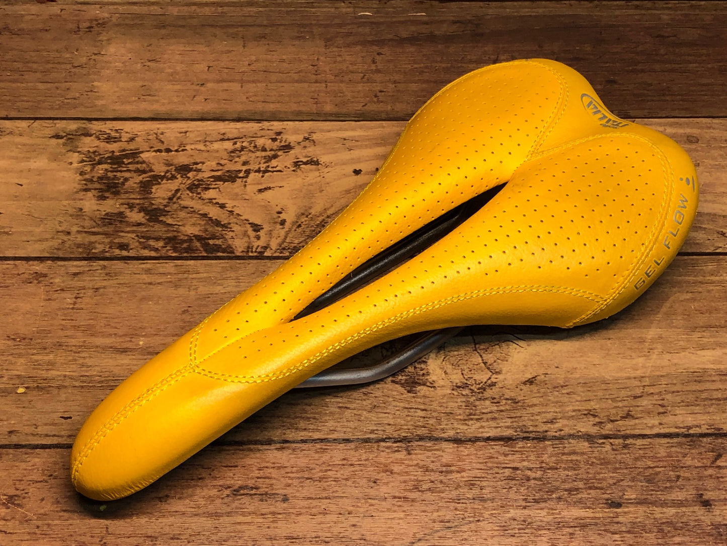 IJ070 セライタリア selle italia SLR GEL FLOW サドル VANOXレール 黄色