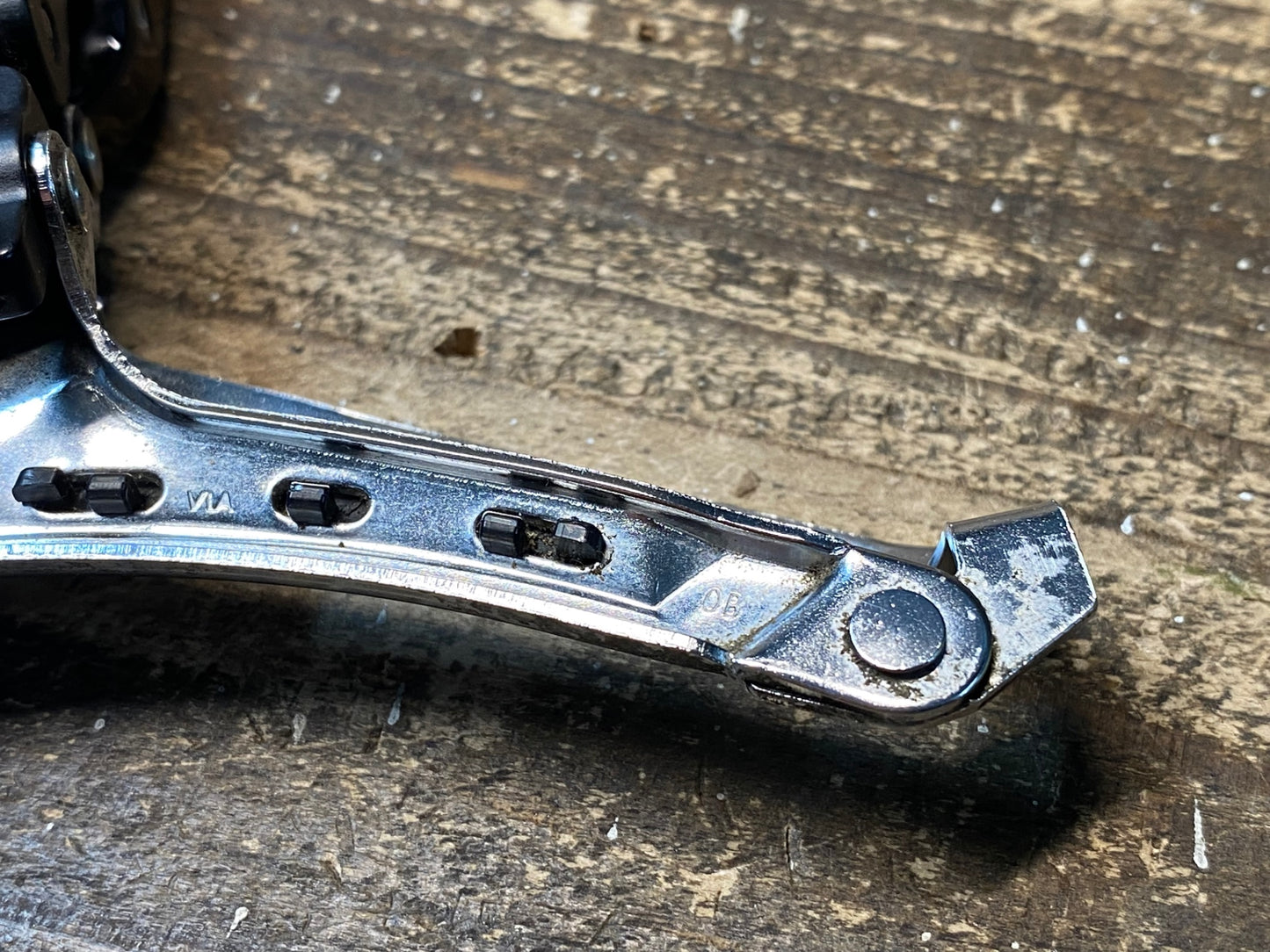 IV175 シマノ SHIMANO 105 FD-5800 フロントディレイラー 2S 直付