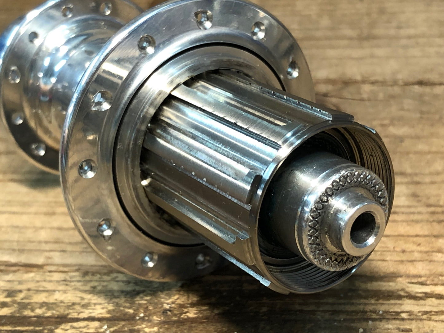 JA785 ホワイトインダストリーズ WHITE INDUSTRIES T11 Road Hub ハブ シルバー シマノ11S対応 20//24H