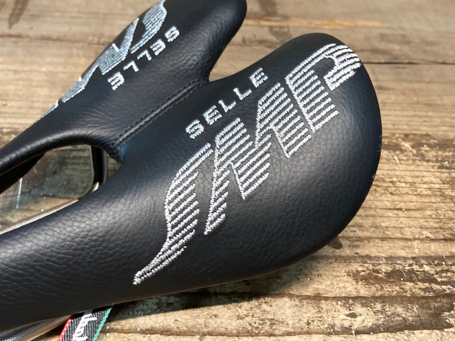 IX982 Selle SMP Forma サドル 黒 ステンレスレール aisi 304 tube