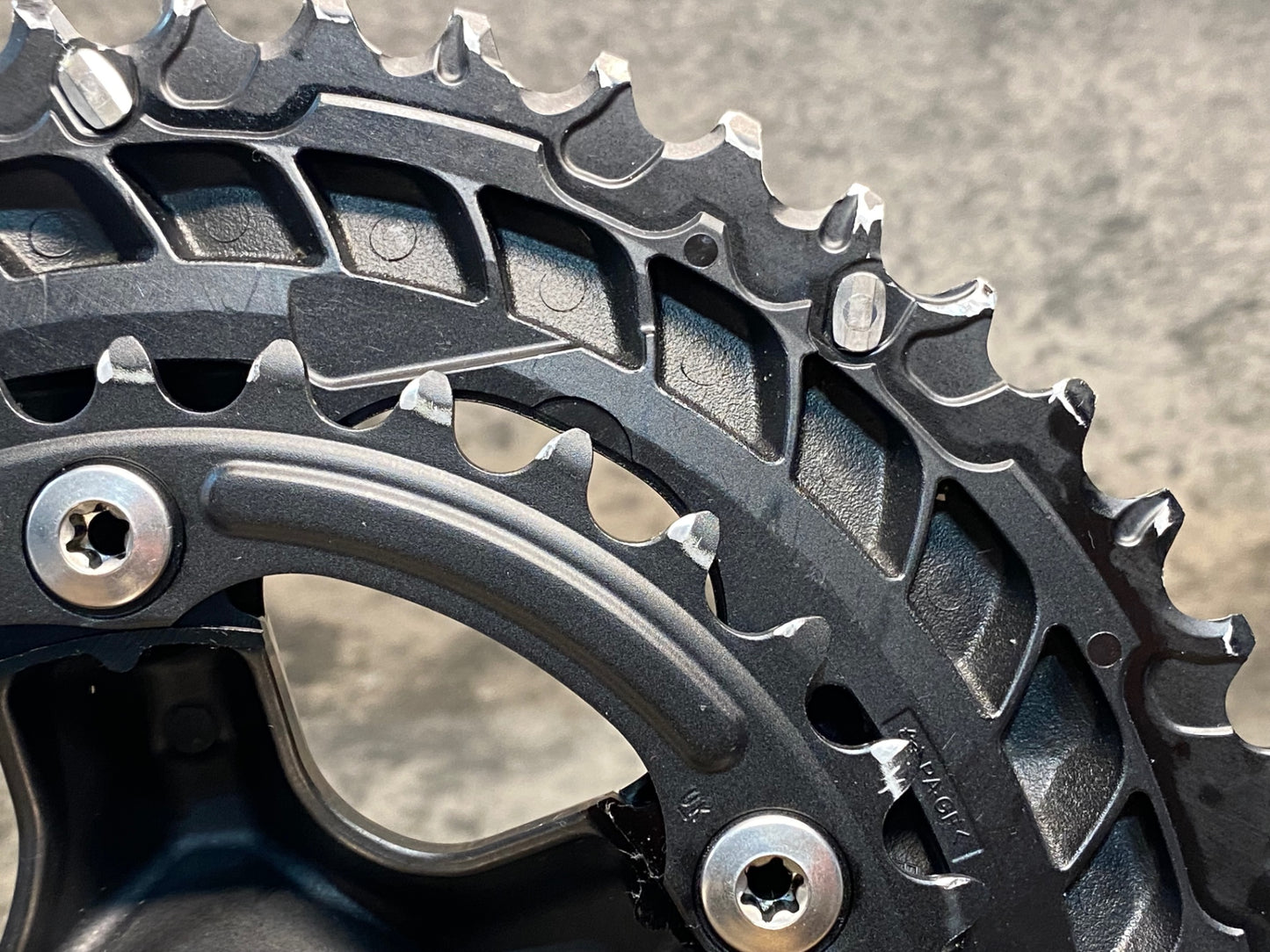 JC740 シマノ SHIMANO 105 FC-R7100 クランクセット 172.5mm 50/34T ※固定ボルト欠品