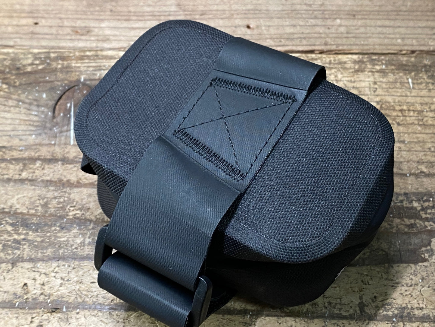 JA302 フィジーク fizik サドルバッグ 黒