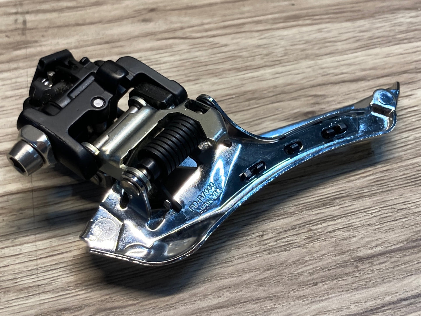 IZ825 シマノ SHIMANO 105 FD-R7000 フロントディレイラー 直付