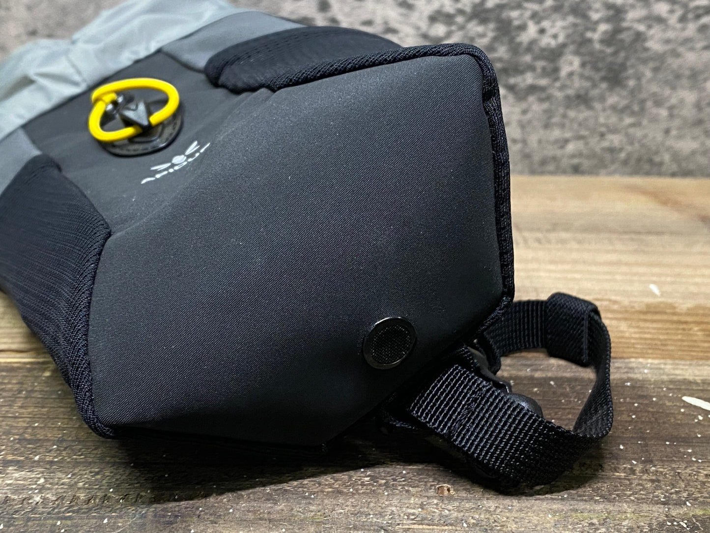 IM698 アピデュラ APIDURA バックカントリー フードポーチ プラス 1.2L+