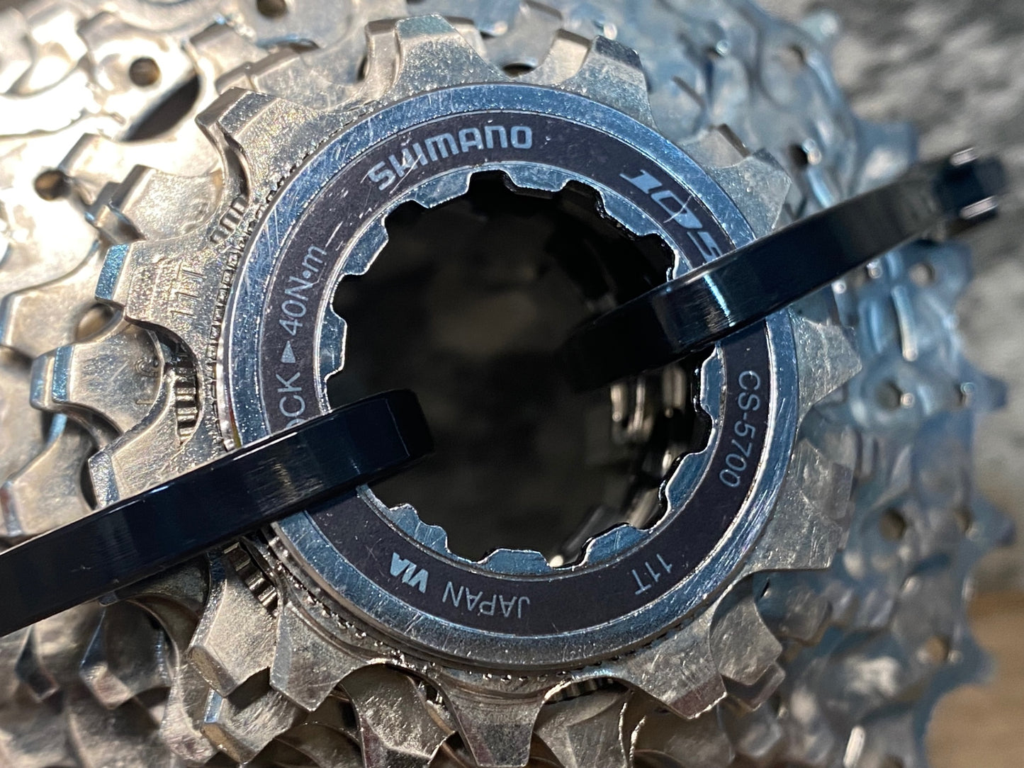 IW849 シマノ SHIMANO 105 CS-5700 スプロケット 10S 11-28T