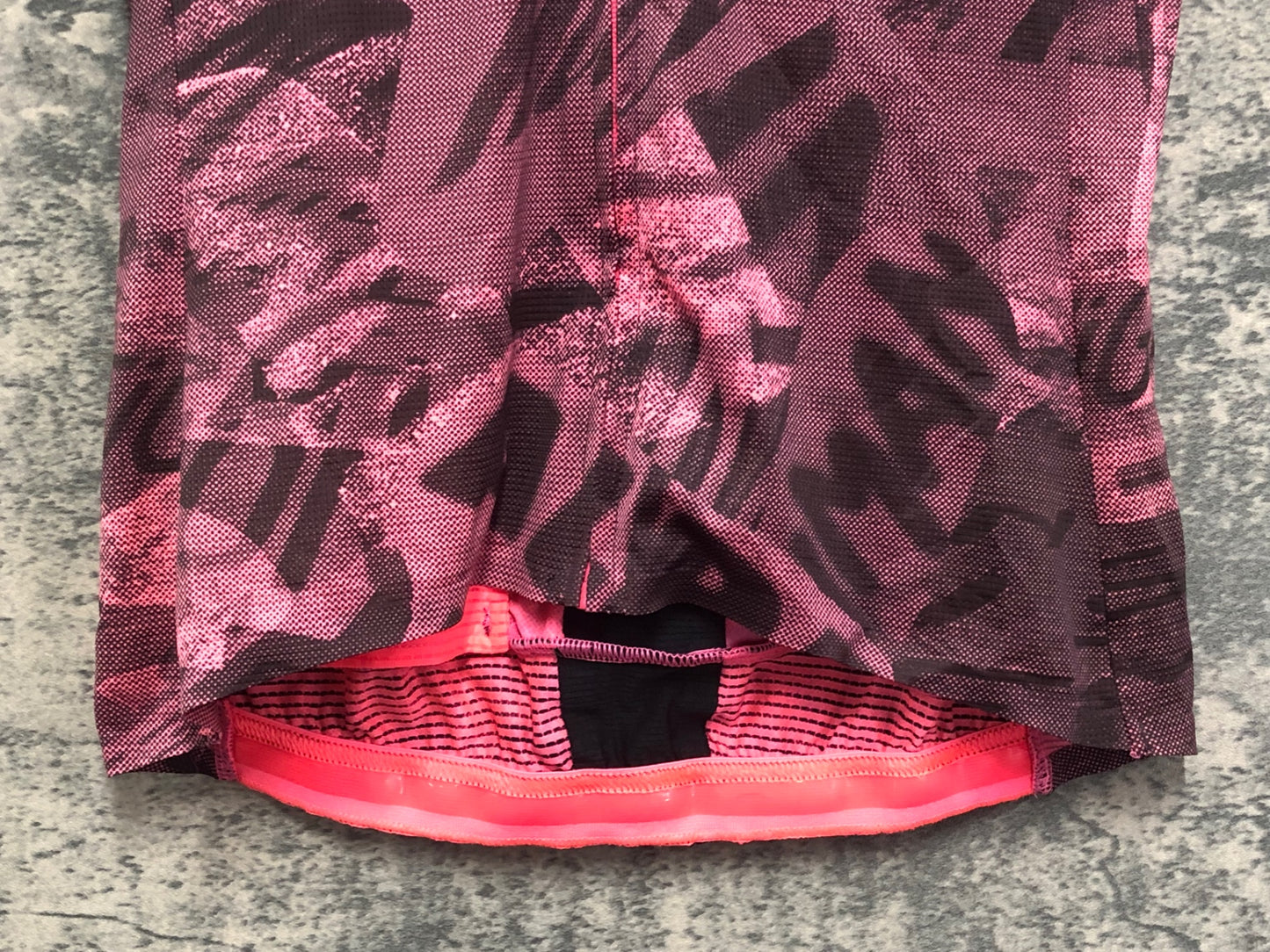 IX371 ラファ Rapha SOUPLESSE FLYWEIGHT JERSEY GRAFFITI PRINT 半袖 サイクルジャージ ピンク S