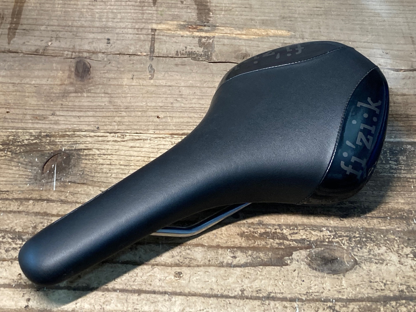 JD902 フィジーク fizik アンタレス ANTARES サドル 黒 kiumレール