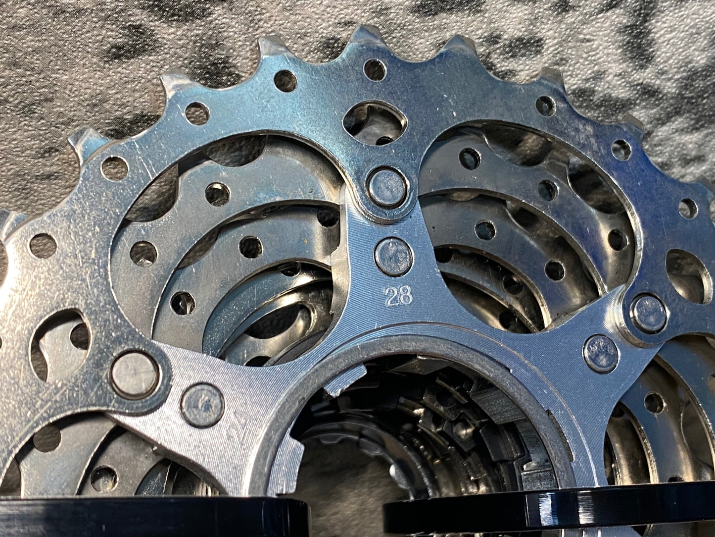 IW849 シマノ SHIMANO 105 CS-5700 スプロケット 10S 11-28T