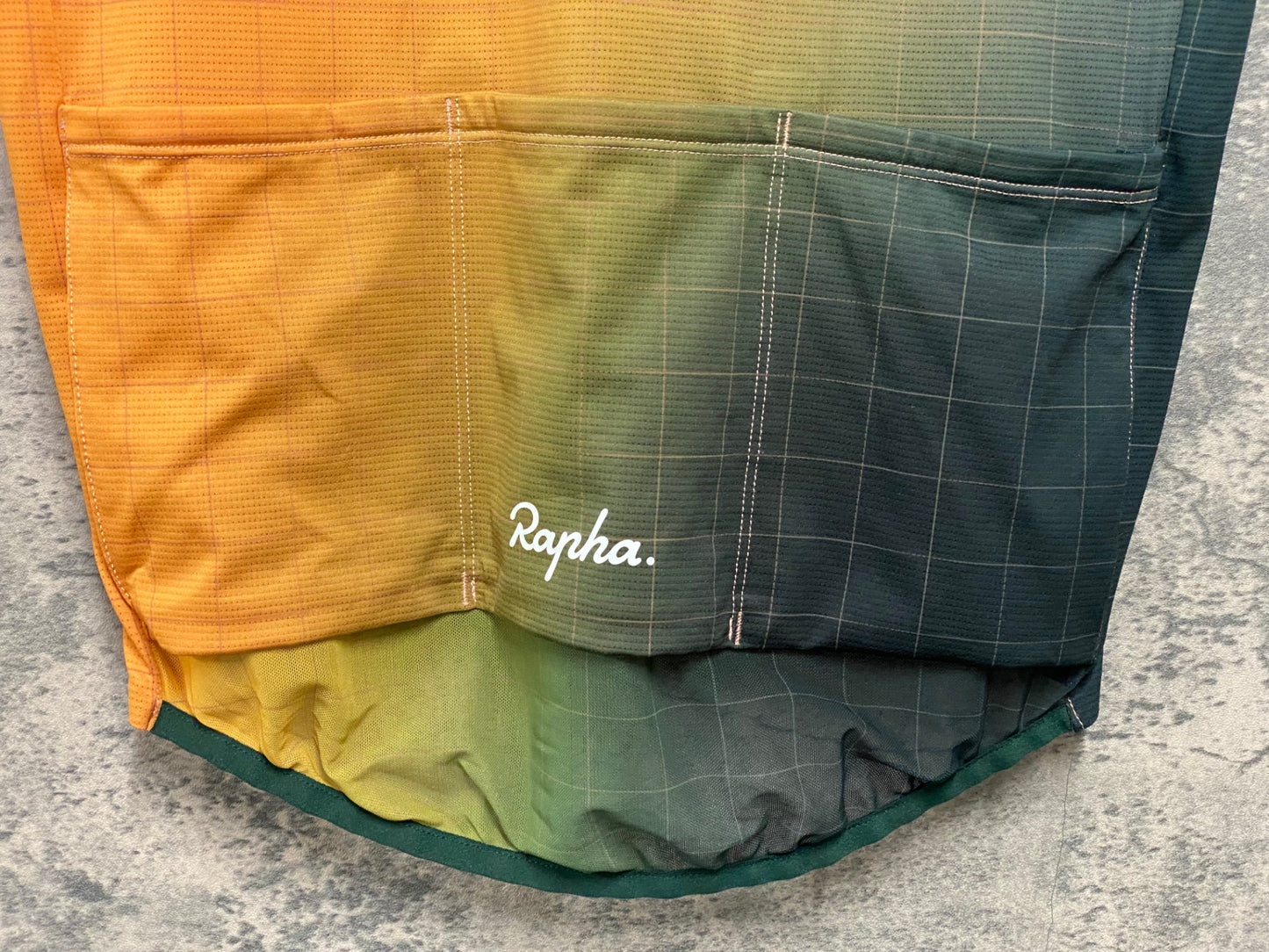 JB826 ラファ Rapha CLASSIC FLYWEIGHT JERSEY 半袖サイクルジャージ 緑ピンク黄 M 裾ゴム伸び