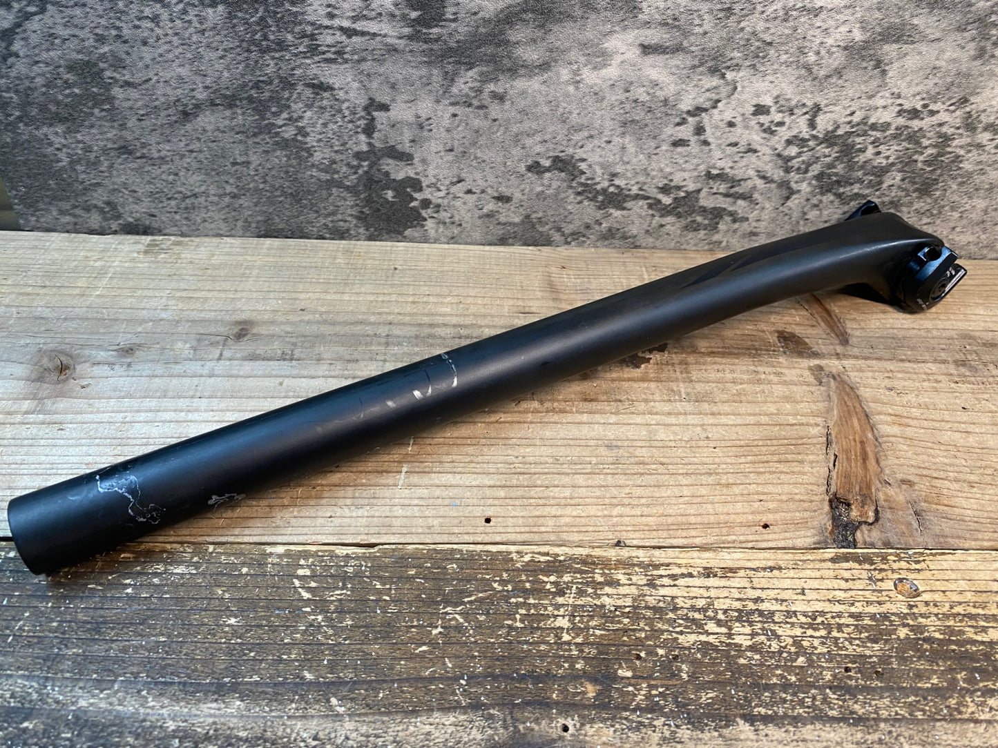 IZ342 スペシャライズド SPECIALIZED エスワークス S-WORKS カーボンシートポスト 黒 Φ27.2 ※やぐらやや錆有り