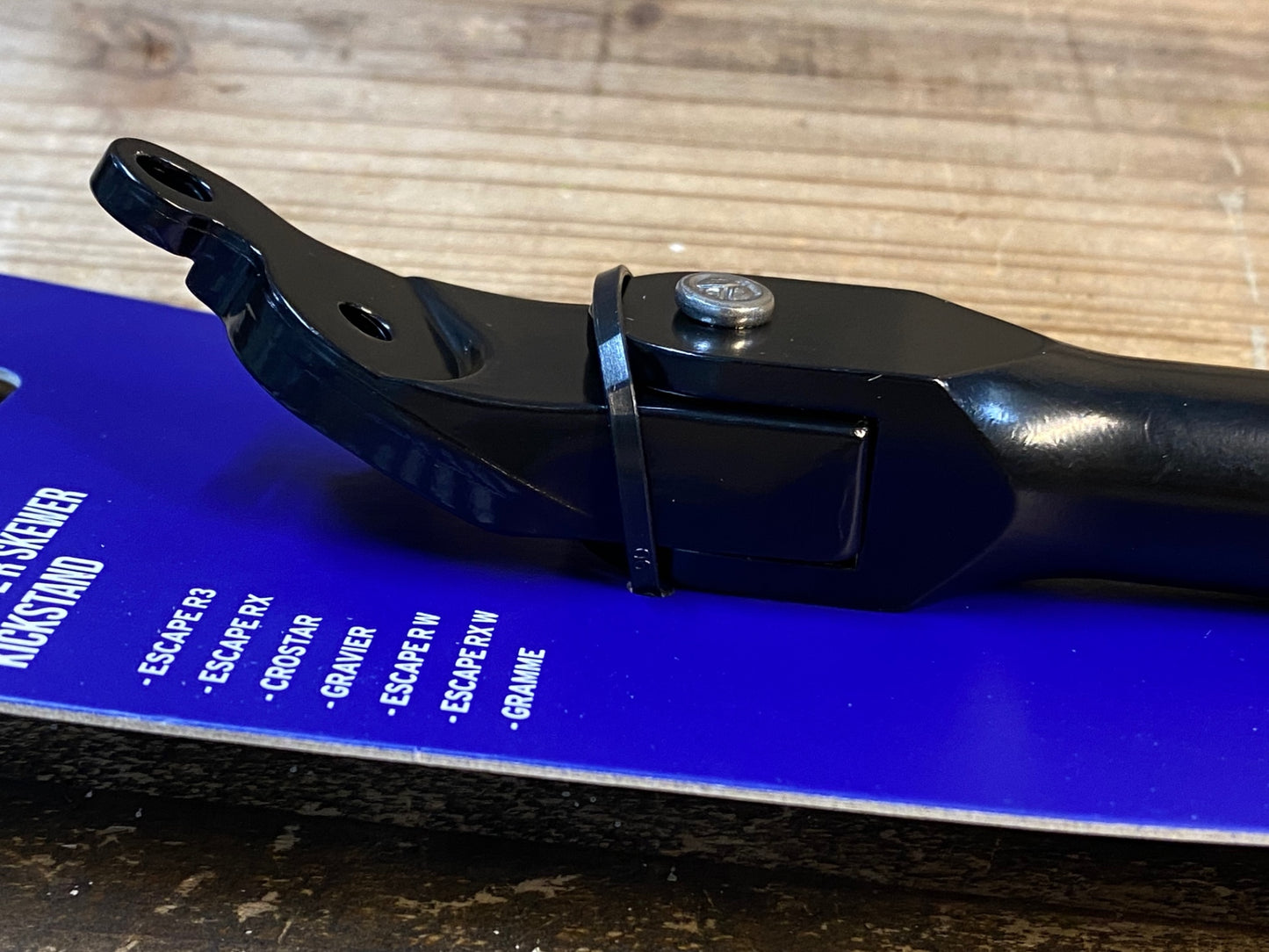 IV799 ジャイアント GIANT ESCAPE R SKEWER KICKSTAND スタンド