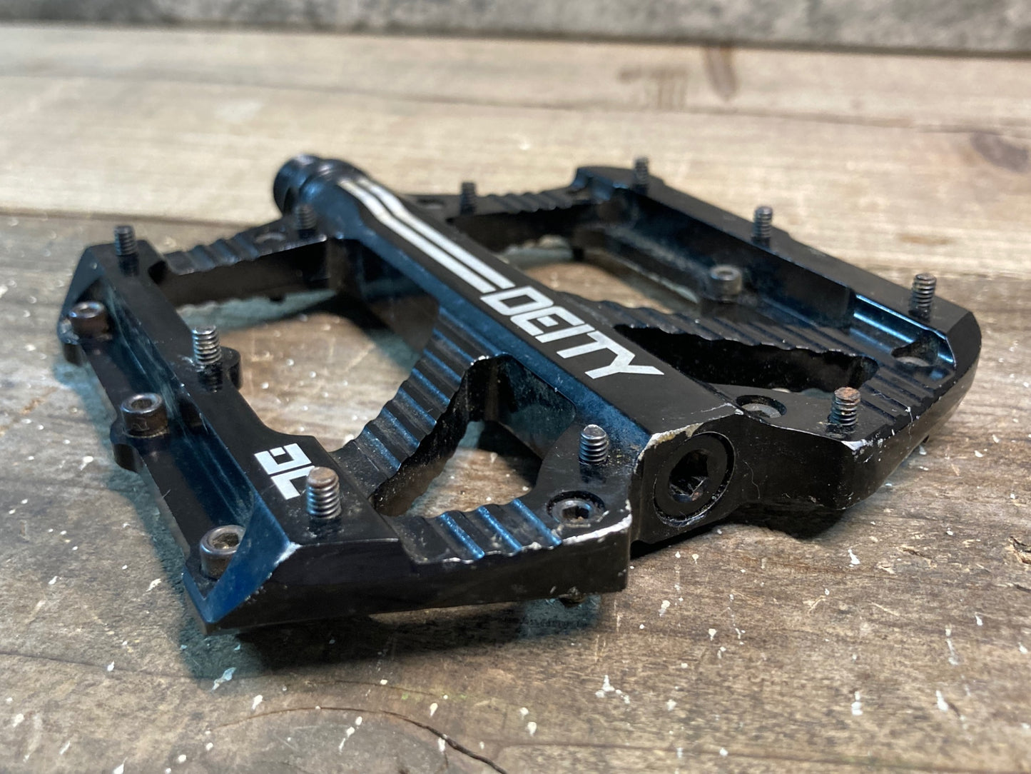 IN170 デイティー DEITY BLADERUNNER フラットペダル