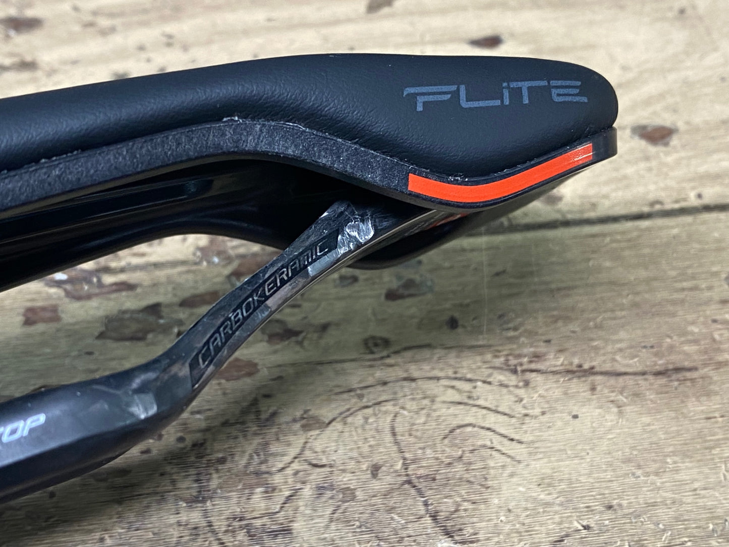 IE939 未使用 セッレイタリア Selle Italia フライト FLITE BOOST KIT CARBONIO SUPERFLOW サドル カーボンレール 黒