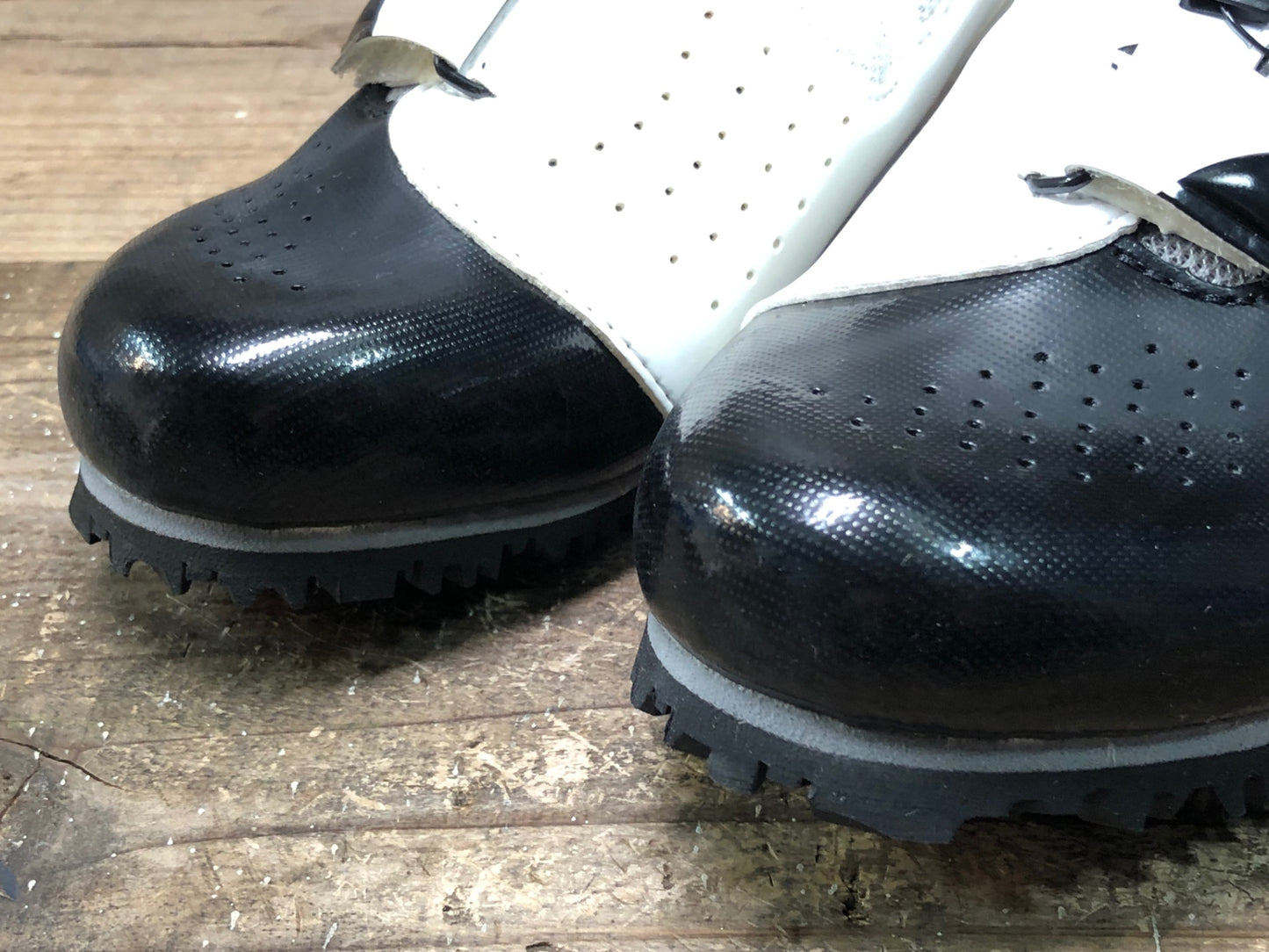 IV981 ジャイアント GIANT Liv FAMA boa フラットシューズ 白黒 EU36