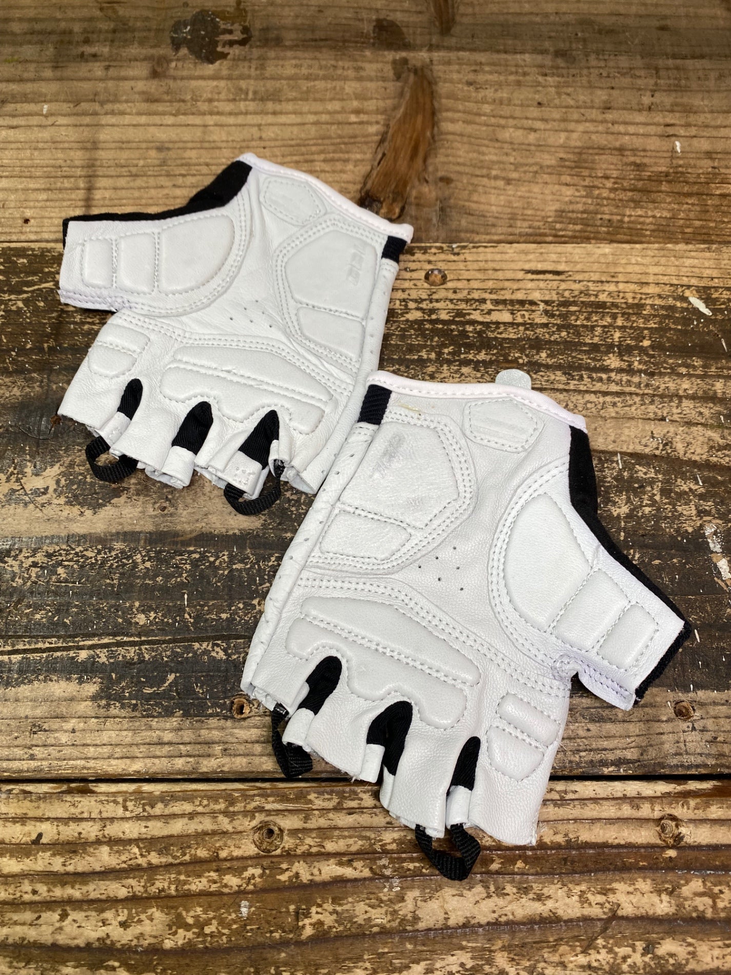 JC058 リザードスキン Lizard Skins 指切 グローブ 白 M