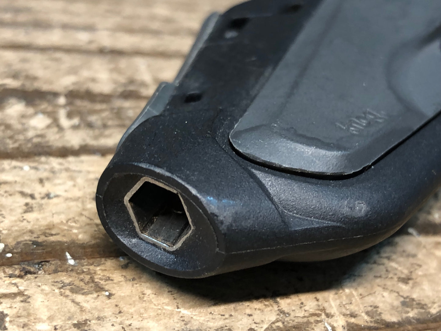 IL218 ノグ Knog FANG MULTI TOOL ツール