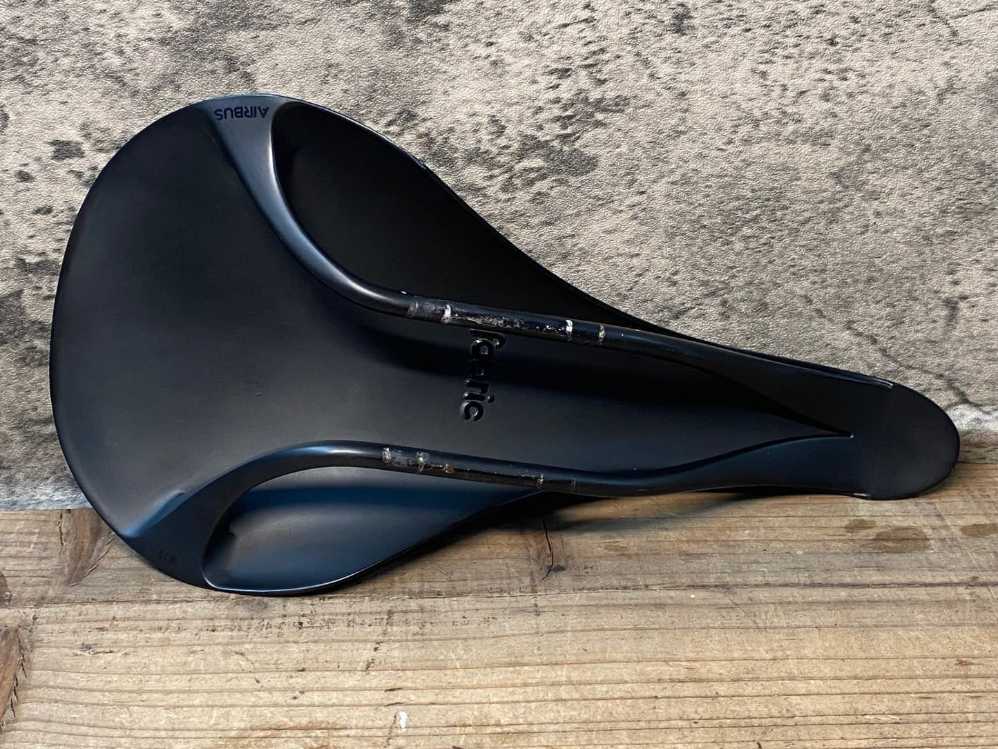 IT172 ファブリック FABRIC ALM ULTIMATE SHALLOW カーボンレール サドル