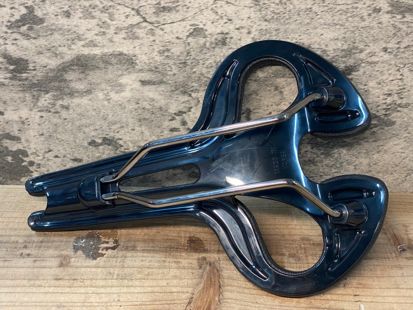 IX268 huan PPS サドル 黒 青 ※座面先端剥がれのためジャンク