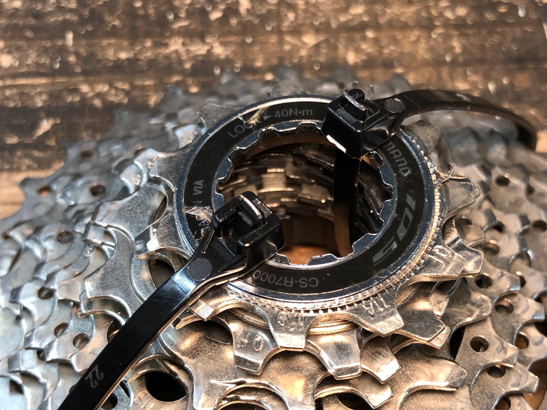 SHIMANO 「シマノ」 105 CS-R7000 11-30T スプロケット / 福岡