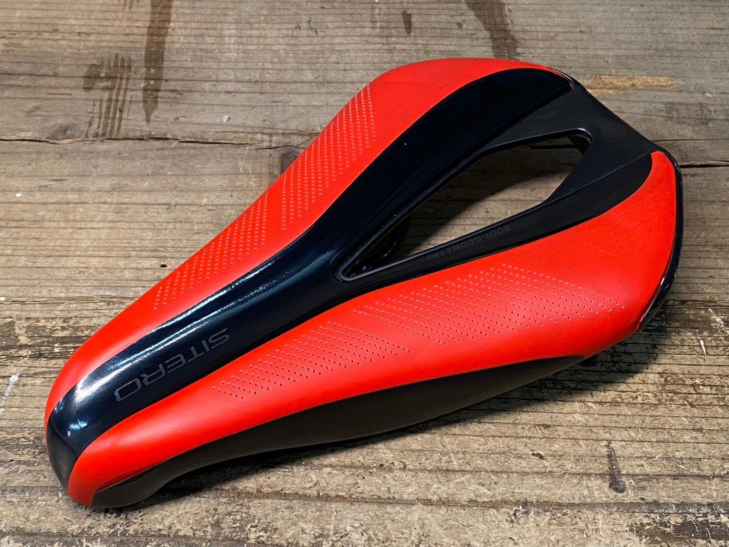 JA020 スペシャライズド SPECIALIZED シテロ SITERO EXPERT GEL サドル チタンレール 145mm幅 赤