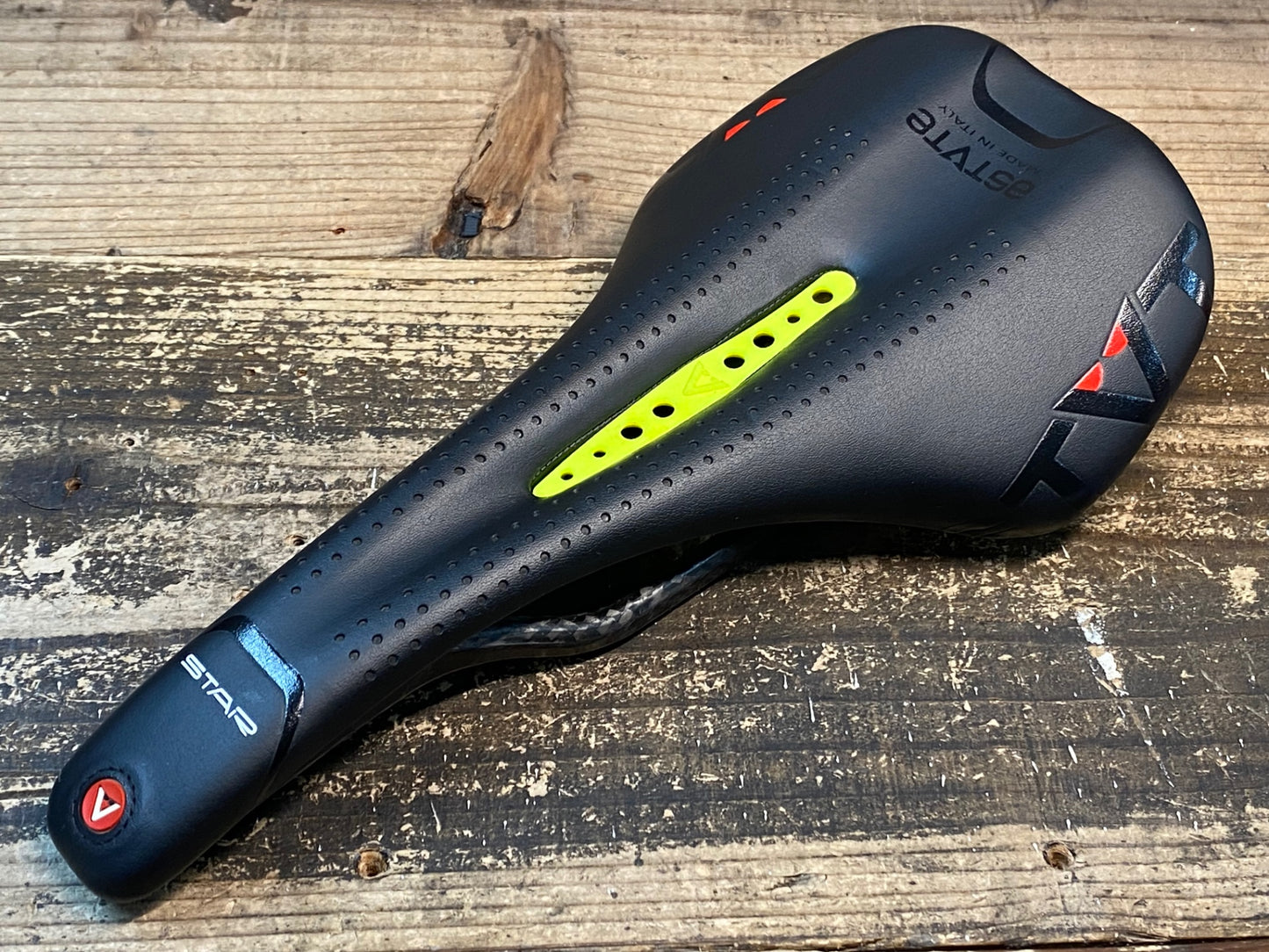 IZ968 アスチュート ASTVTE STAR LITE VT サドル CARBONIOレール 実測140mm