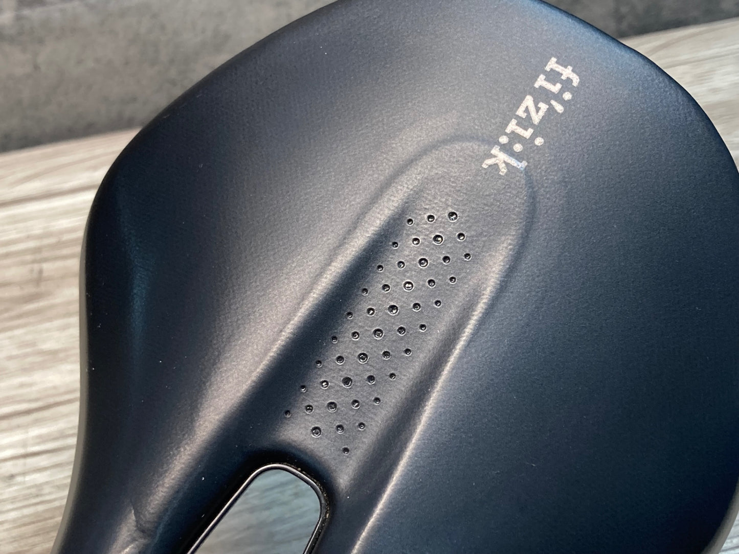 IX082 フィジーク fizik VENTO ANTARES R1 サドル 黒 カーボンレール