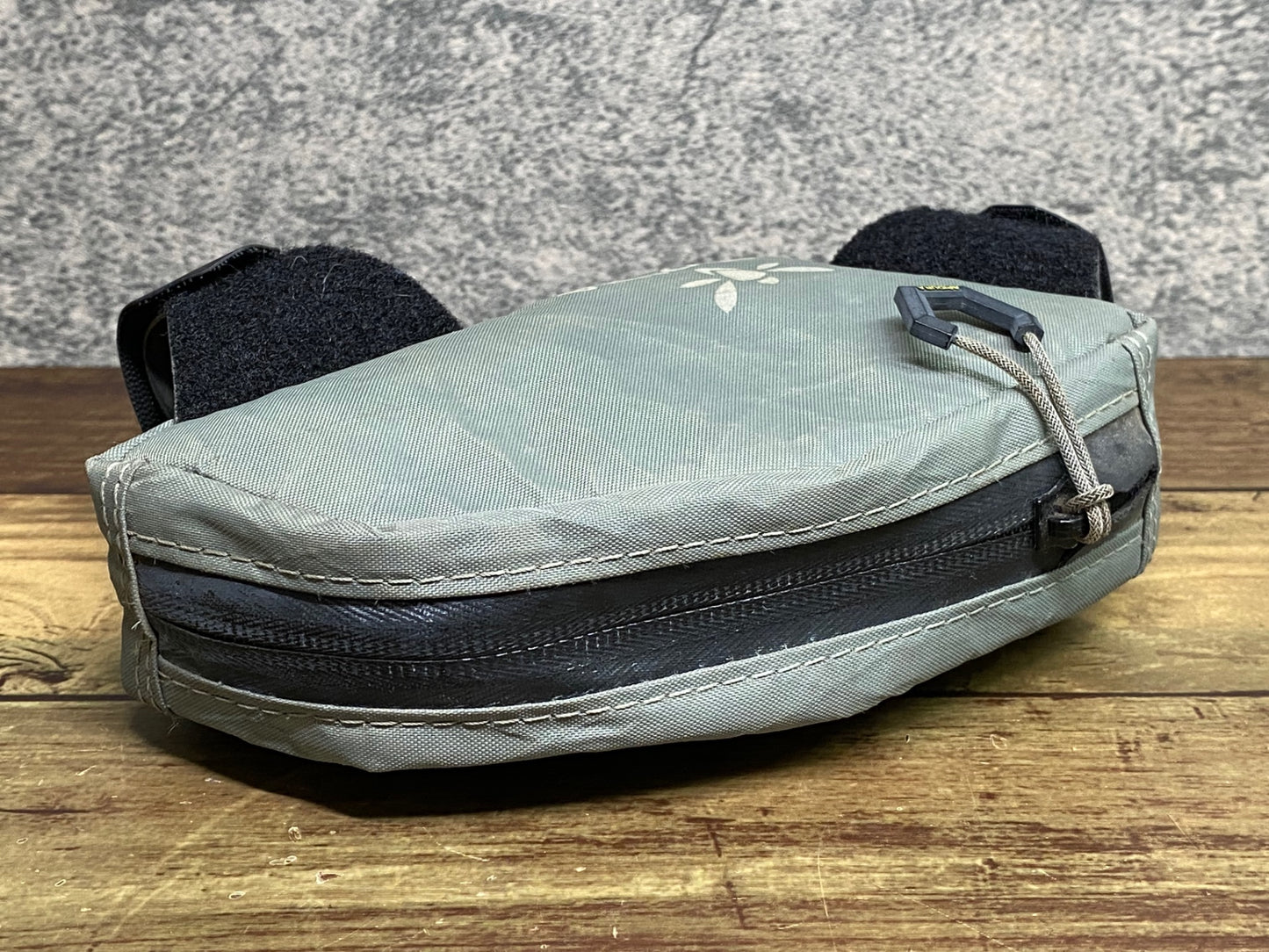 JA611 アピデュラ APIDURA EXPEDITION TOOL PACK サドルバッグ グレー 0.5L