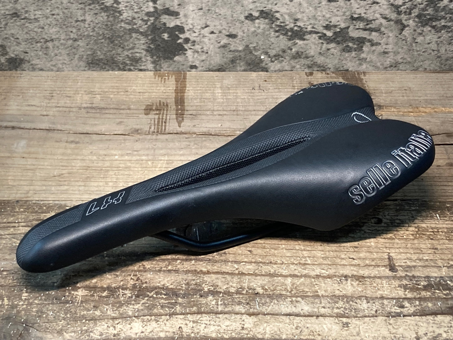 IY668 セライタリア selle italia H1 サドル FEC ALLOYレール 実測135mm