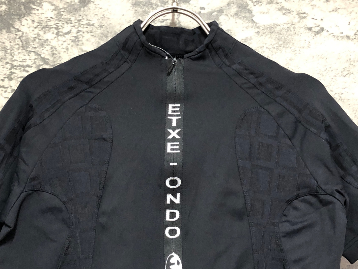 IX736 エチュオンド ETXEONDO 半袖 サイクルジャージ 黒 M