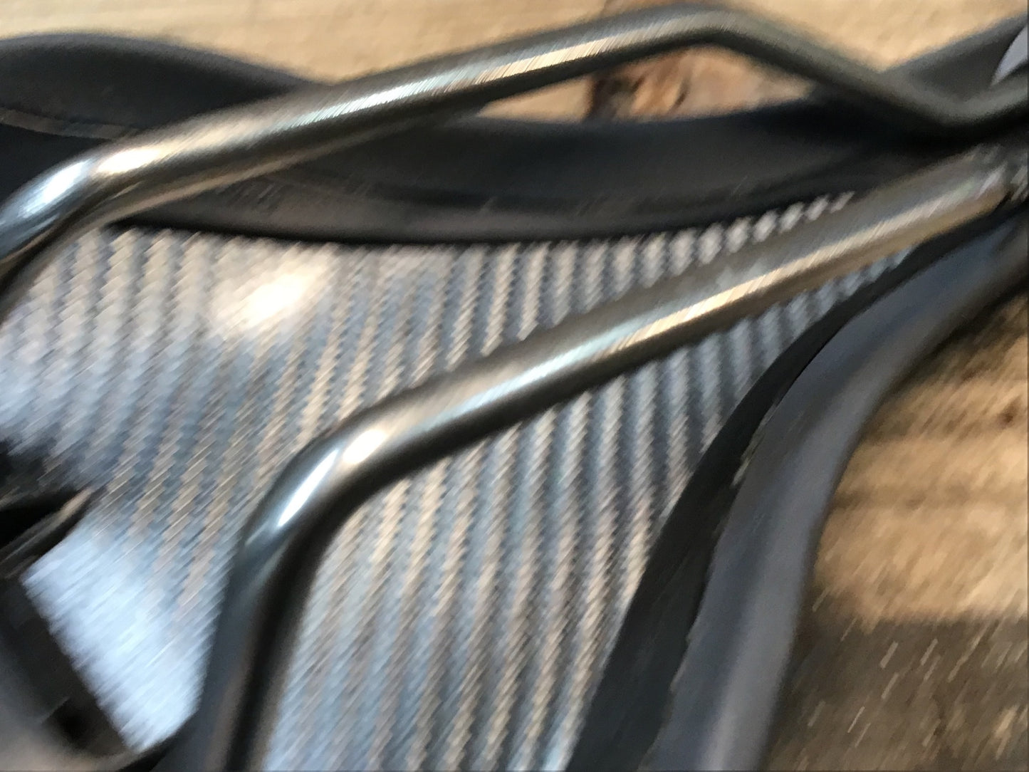 IU630 フィジーク fizik アリアンテ ALIANTE R3 サドル kiumレール