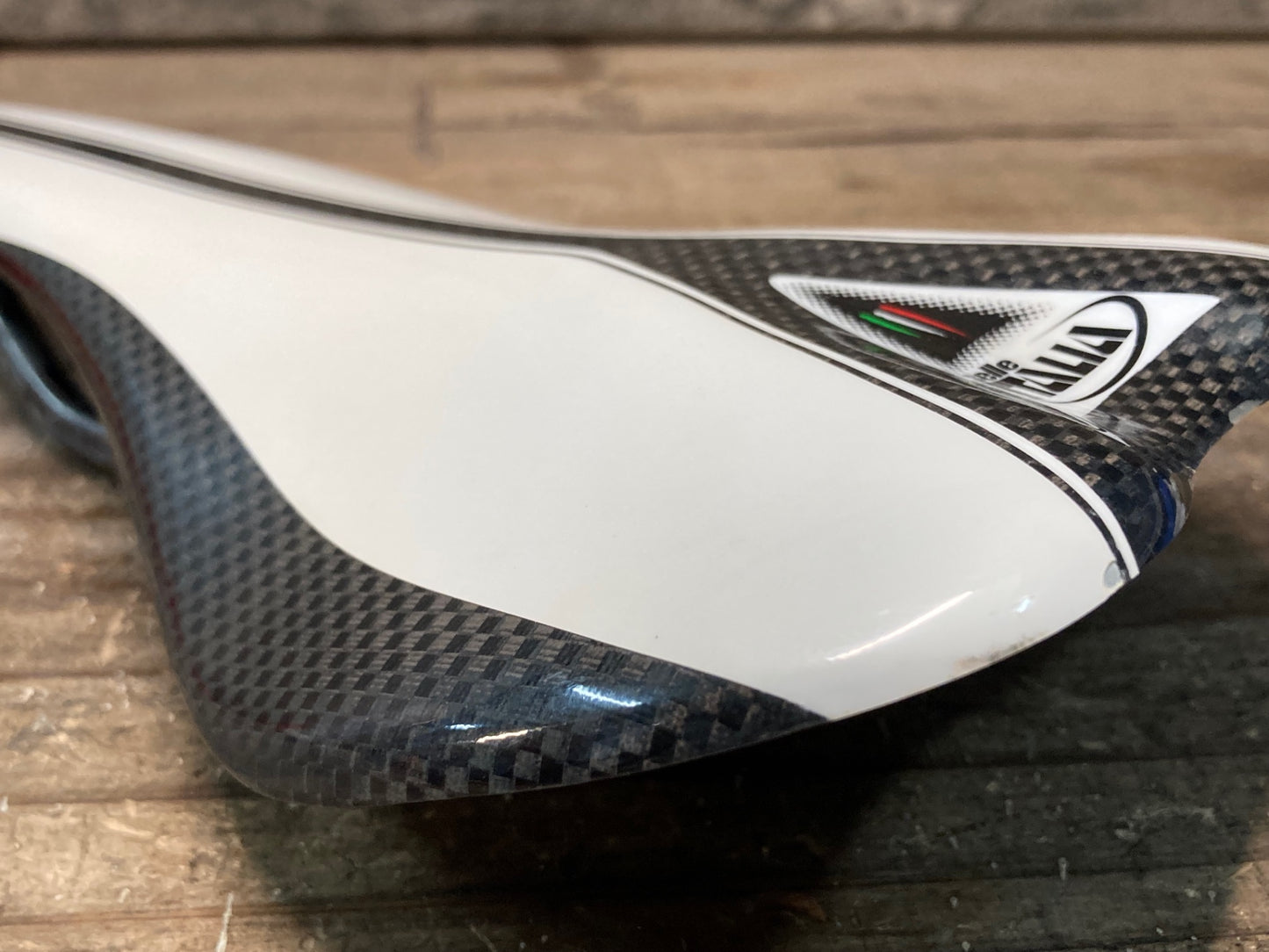 IQ578 セライタリア selle ITALIA C64 フルカーボン サドル 白