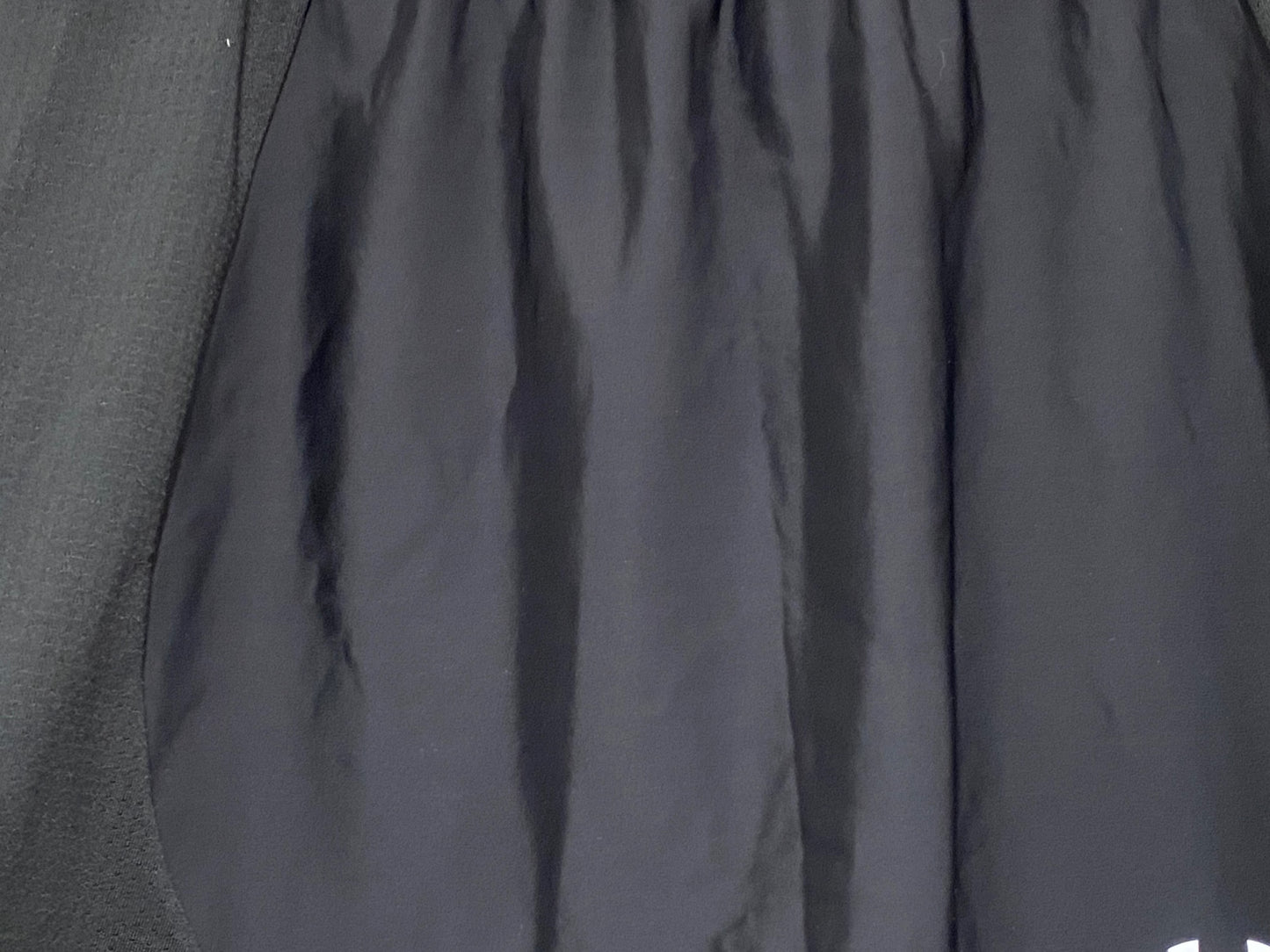 IW599 アンダーアーマー UNDER ARMOUR スカート 黒 SM