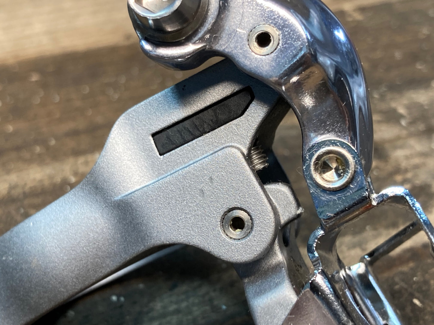 IN909 シマノ SHIMANO アルテグラ ULTEGRA FD-6700 フロントディレイラー バンド式 Φ31.8 ※固定ボルト欠品