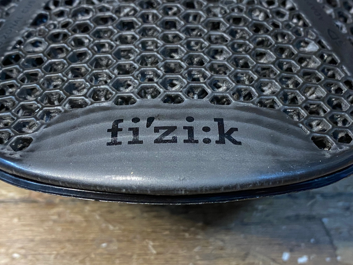 IB017 フィジーク FIZIK VENTO ARGO ADAPTIVE 140mm カーボンレール