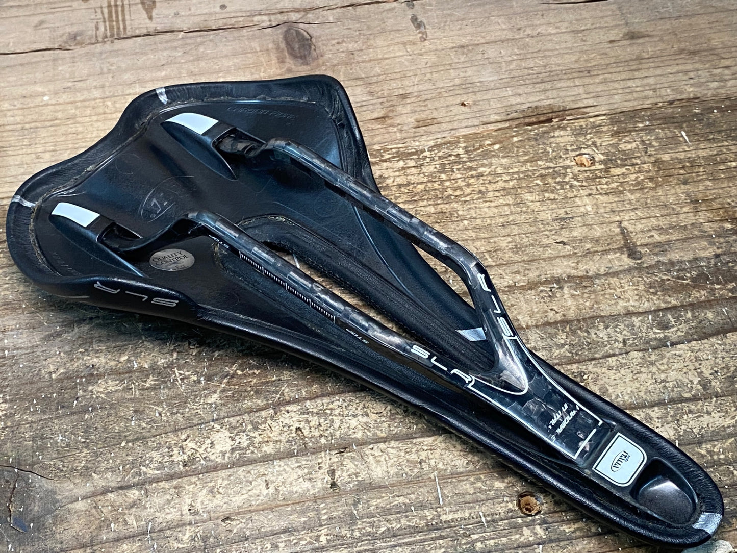 IW283 セライタリア Selle ITALIA SLR KIT CARBONIO FLOW サドル 132mm カーボン