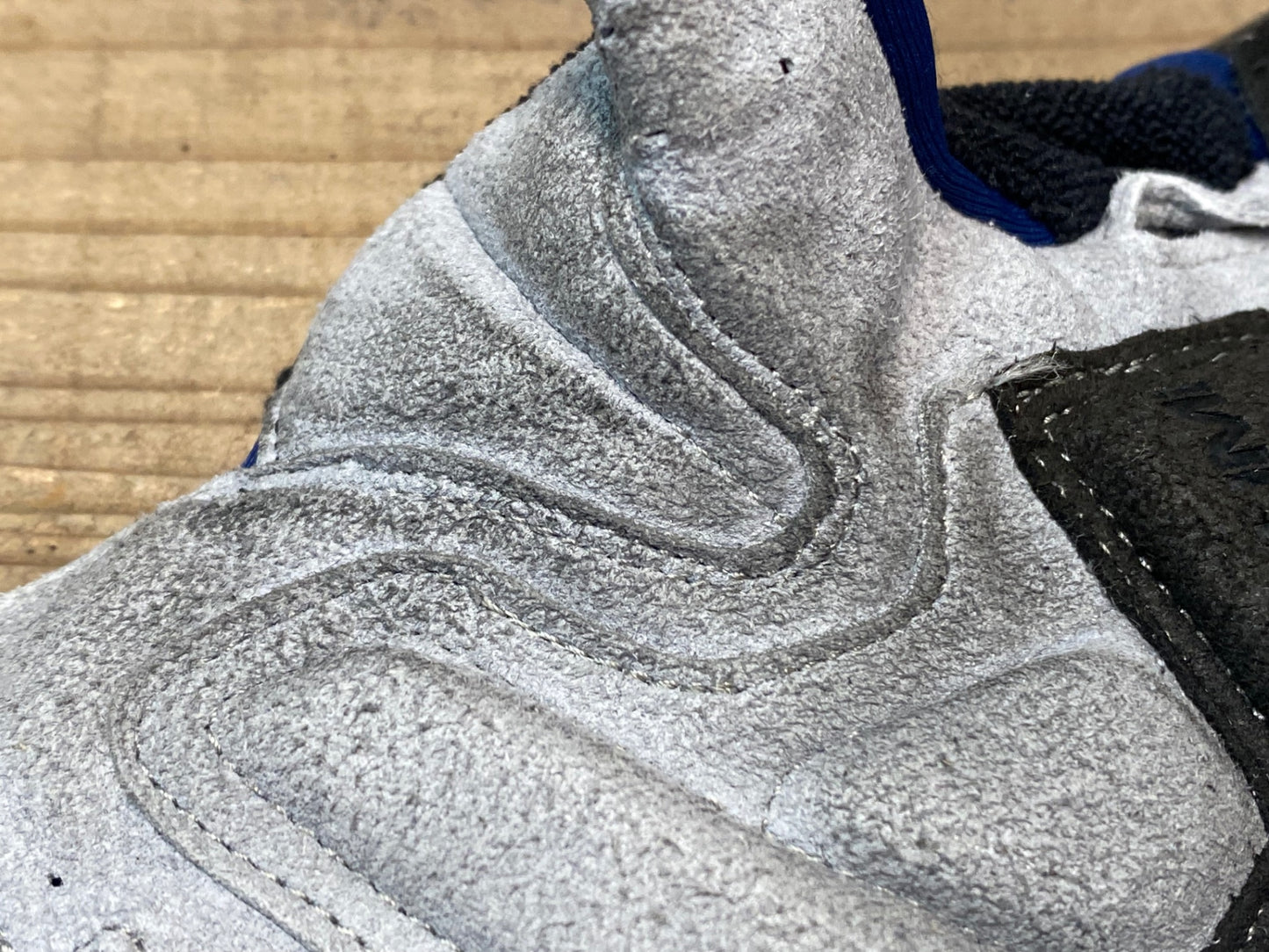 IP138 パールイズミ PEARL iZUMi 指切り グローブ 青 S